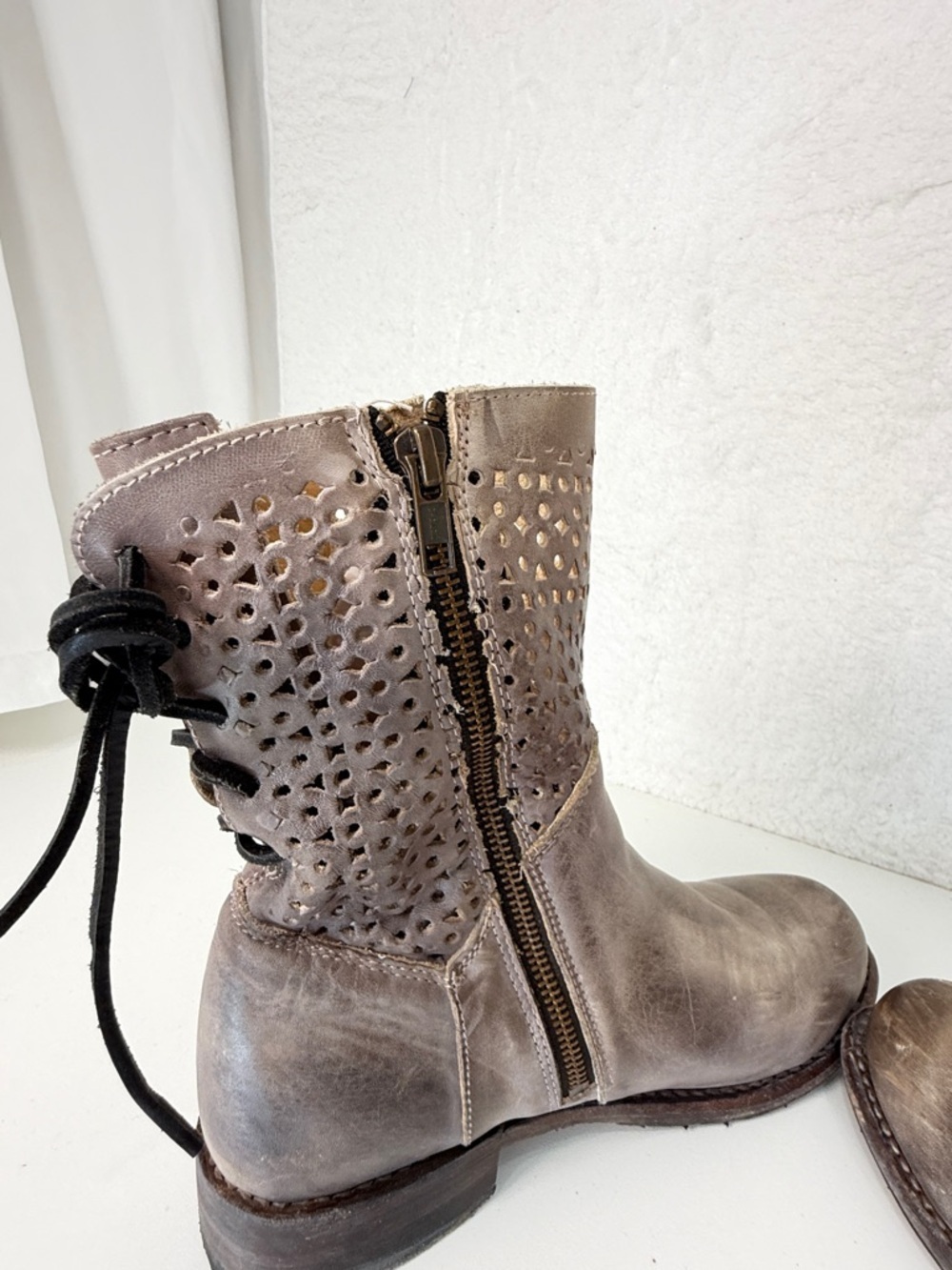 Bed Stu Leather Ankle Boots Size 7 Gray Distressed Perforated Lace up in back - Picture 15 of 15